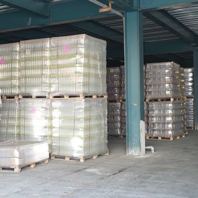 750 ml διαφανής γυάλινη φιάλη βότκας τετραγωνικού σχήματος με αποδεκτό λογότυπο πελάτη
