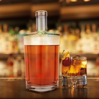 750 ml Διαυγές κόκκινο κρασί ουίσκι γυάλινο μπουκάλι με φελλό για OEM / ODM αποδεκτό και σχεδιασμό