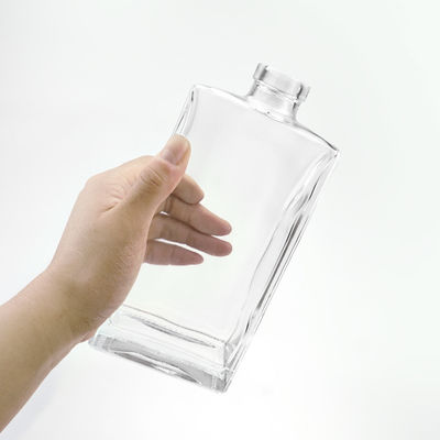500 ml προσαρμοσμένο τετράγωνο γυάλινο μπουκάλι για τζιν ουίσκι βότκα μπράντυ φελλός και καπάκι βίδας