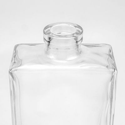 500 ml προσαρμοσμένο τετράγωνο γυάλινο μπουκάλι για τζιν ουίσκι βότκα μπράντυ φελλός και καπάκι βίδας