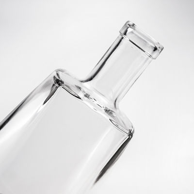 700 ml γυάλινο μπουκάλι για βότκα τζιν και κρασί υλικό σώματος γυαλί λογότυπο αποδεκτό