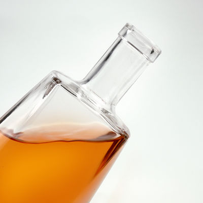 700 ml γυάλινο μπουκάλι για βότκα τζιν και κρασί υλικό σώματος γυαλί λογότυπο αποδεκτό