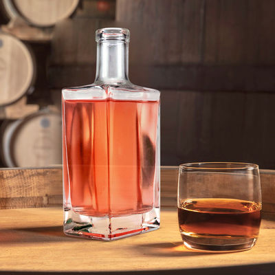 500 ml 700 ml 750 ml Προσαρμοσμένο πάχος κάτω τετράγωνο γυάλινο μπουκάλι για οινοπνεύματα και ποτά