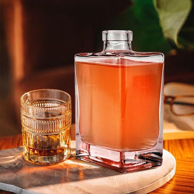 Ποτό 500 ml τετραγωνικό πλατύ ώμου σαφές γυάλινο μπουκάλι για οινοπνεύματα και ποτά