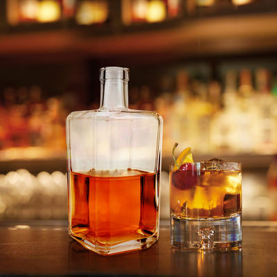 Υλικό σώματος Γυαλί 500ml 750ml τετραγωνικό σχήμα κενό μπουκάλι κρασιού για ουίσκι Βότκα ρούμι