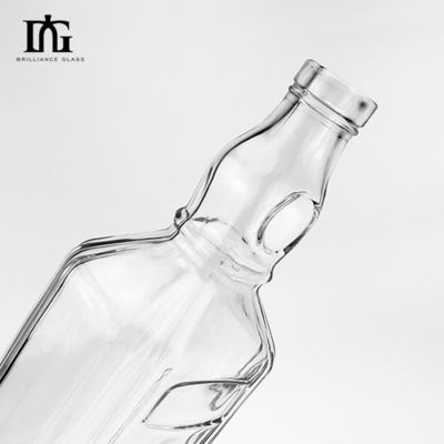 Υψηλή φιάλη ουίσκι 700 ml κατασκευασμένη από γυαλί Extra Flint με χαραγμένη εκτύπωση Decal