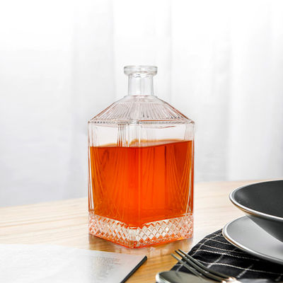 Επεξεργασμένο Εμφασκόμενο Λογότυπο 750 ml γυάλινο μπουκάλι για οινοπνευματώδη ποτά Διαφανές τετραγωνικό σχήμα