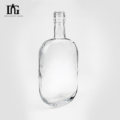 500 ml Διαφανές μπουκάλι γυαλιού βότκας με σφραγισμένο φελλό και επιφάνεια χαρακτικής