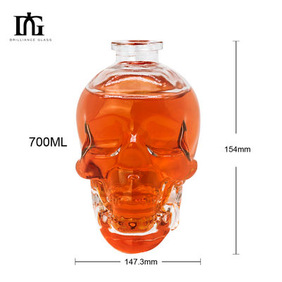 Φιάλη καθαρού αλκοόλ 700 ml χωρητικότητας με χαραγμένο σχήμα κρανίου και τύπο σφραγίσματος CORK