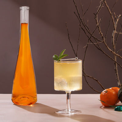 Απευθείας 500 ml κενά καθαρά γυάλινα μπουκάλια δώρου αλκοόλ με φελλό και καπάκι βίδα
