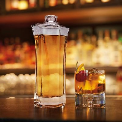 Ουίσκι Βότκα γυάλινο μπουκάλι 500ml 750ml με εξατομικευμένο μοναδικό σχήμα και τύπου καπάκις από φελλό