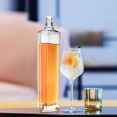 650 ml Creative Whiskey Vodka γυάλινα μπουκάλια με φελλό και καπάκι βίδας με χαραγμένη επιφάνεια