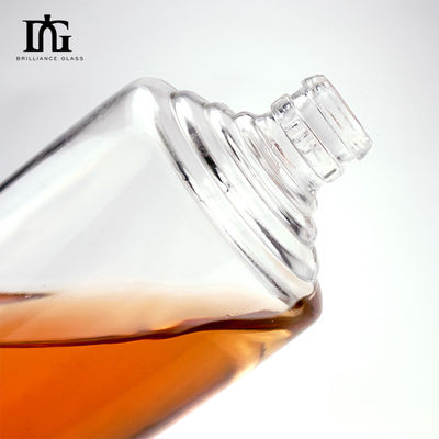 650 ml γυάλινο μπουκάλι ποτού Βότκα μπουκάλι τζιν με φελλό για τη γεύση σας υλικό σώματος γυαλί