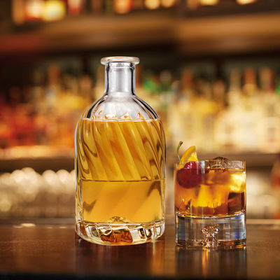 250 ml/500 ml/700 ml/750 ml χωρητικότητα χαρακτική επιφάνεια χειρισμός γυάλινο μπουκάλι για ουίσκι βότκα