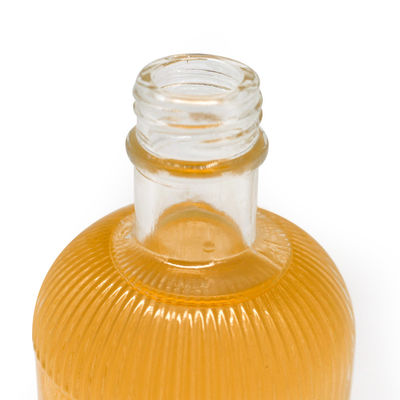 Ιδιότητα 250ml/350ml/500ml/550ml/650ml/700ml/750ml Γυάλινο μπουκάλι τζιν για ποτά