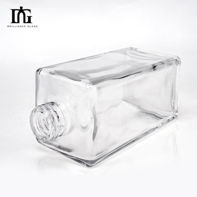 Προσαρμοσμένο στρογγυλό σχήμα 700 ml Διαφανές κενό γυάλινο μπουκάλι ποτού για ουίσκι Βότκα τεκίλα