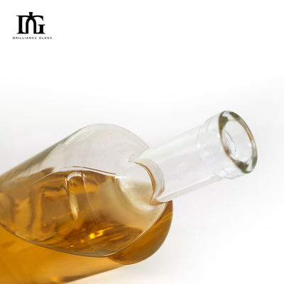 Σκηνότυπη και θερμή γραμματοσήμανση σε γυάλινο μπουκάλι 300 ml με χαραγμένο φελλό