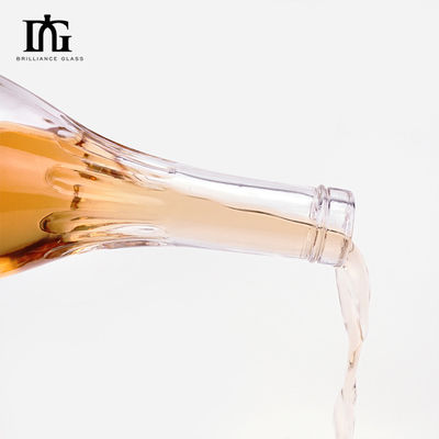 700 ml Στρογγυλό σχήμα Spirits Βότκα Τζιν Τεκίλα Ουίσκι γυάλινο μπουκάλι με φελλό και παχύ πάτωμα