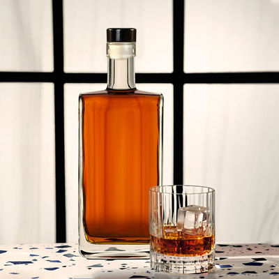 Τύπος σφράγισης CORK 500 ml 700 ml Διαφανές τετραγωνικό κενό γυάλινο μπουκάλι κρασιού για βότκα Ουίσκι